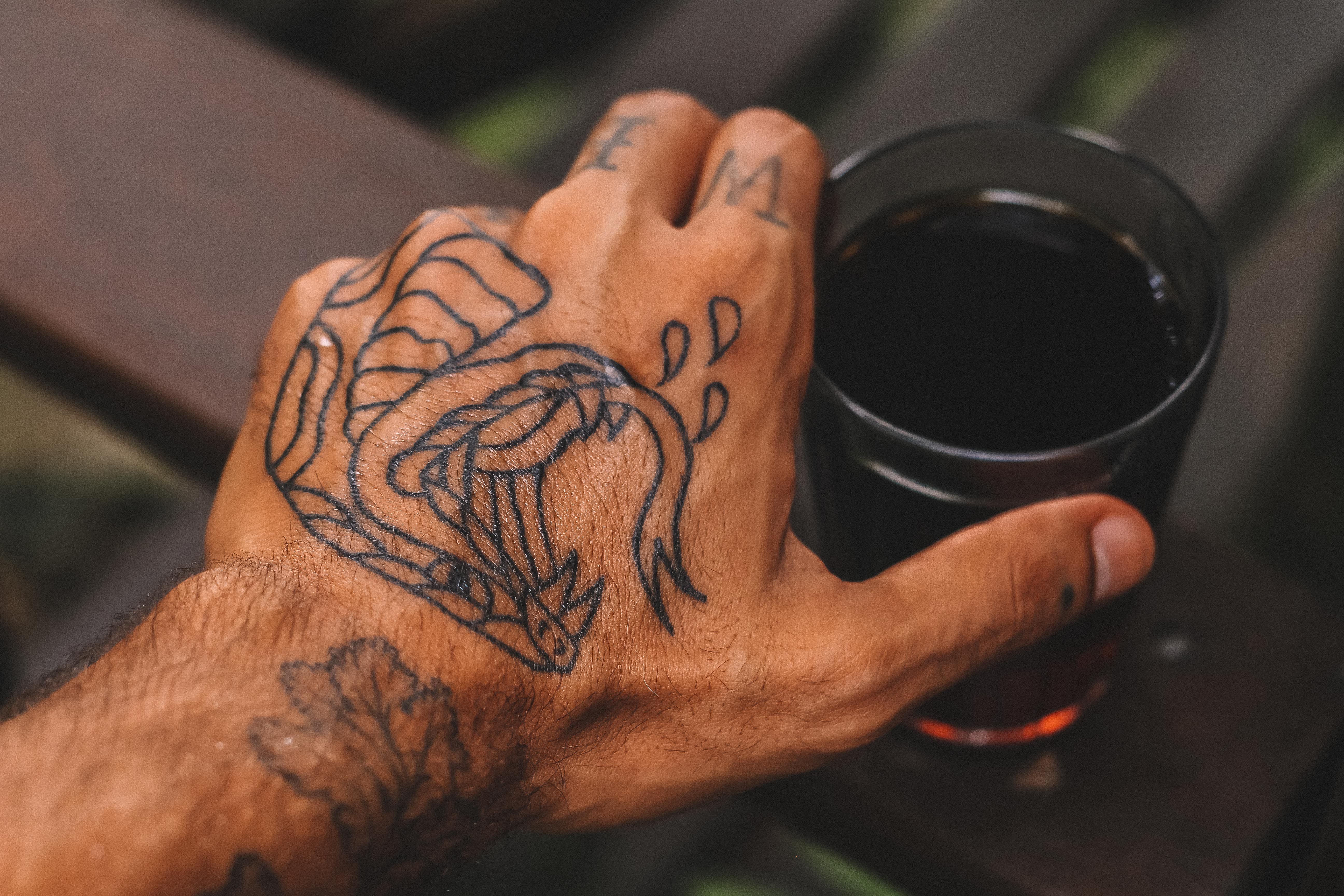 Tatuagem de cobra colorida em estilo old school